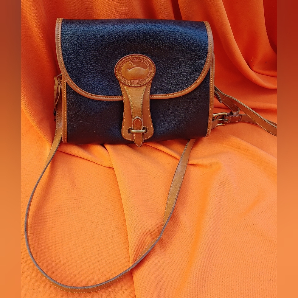 Authentic Vintage Dooney & Bourke AWL Essex Bag